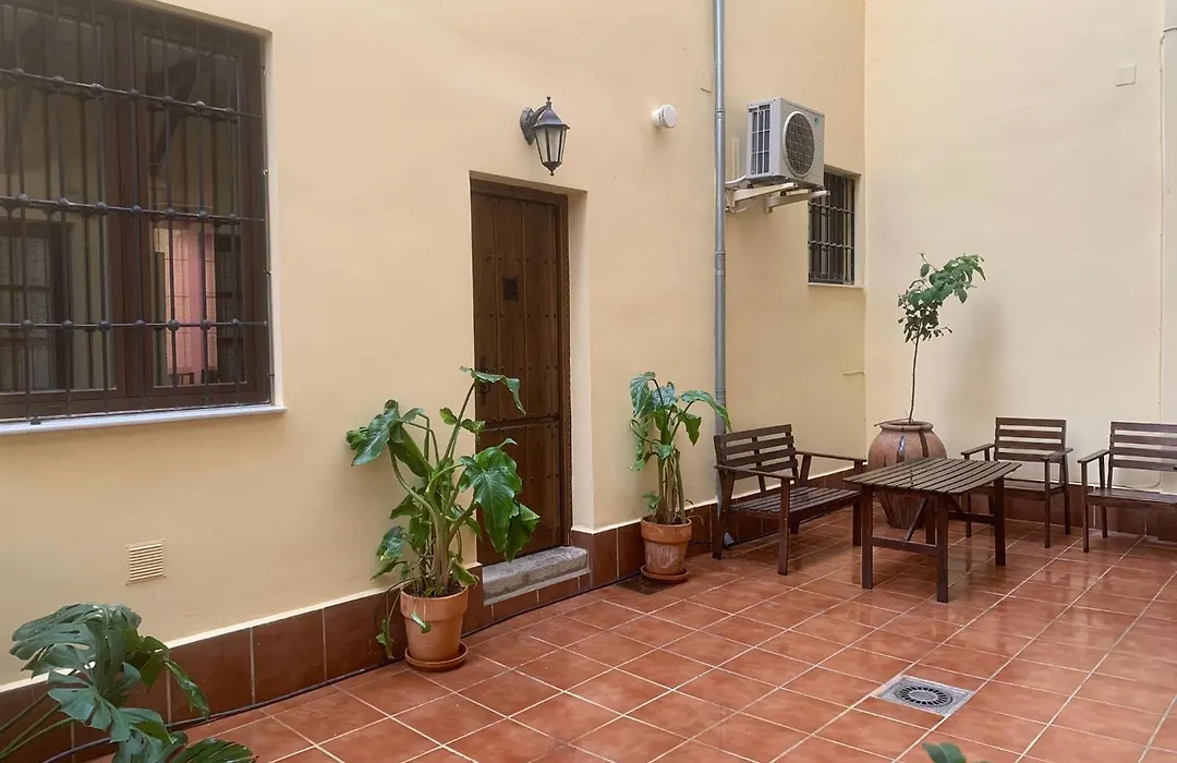 Apartamento céntrico con patio exterior en el mejor barrio de Granada El Realejo-1
